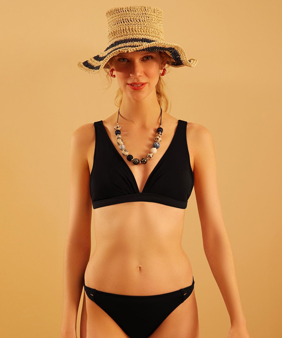 Üçgen Bikini Üstü