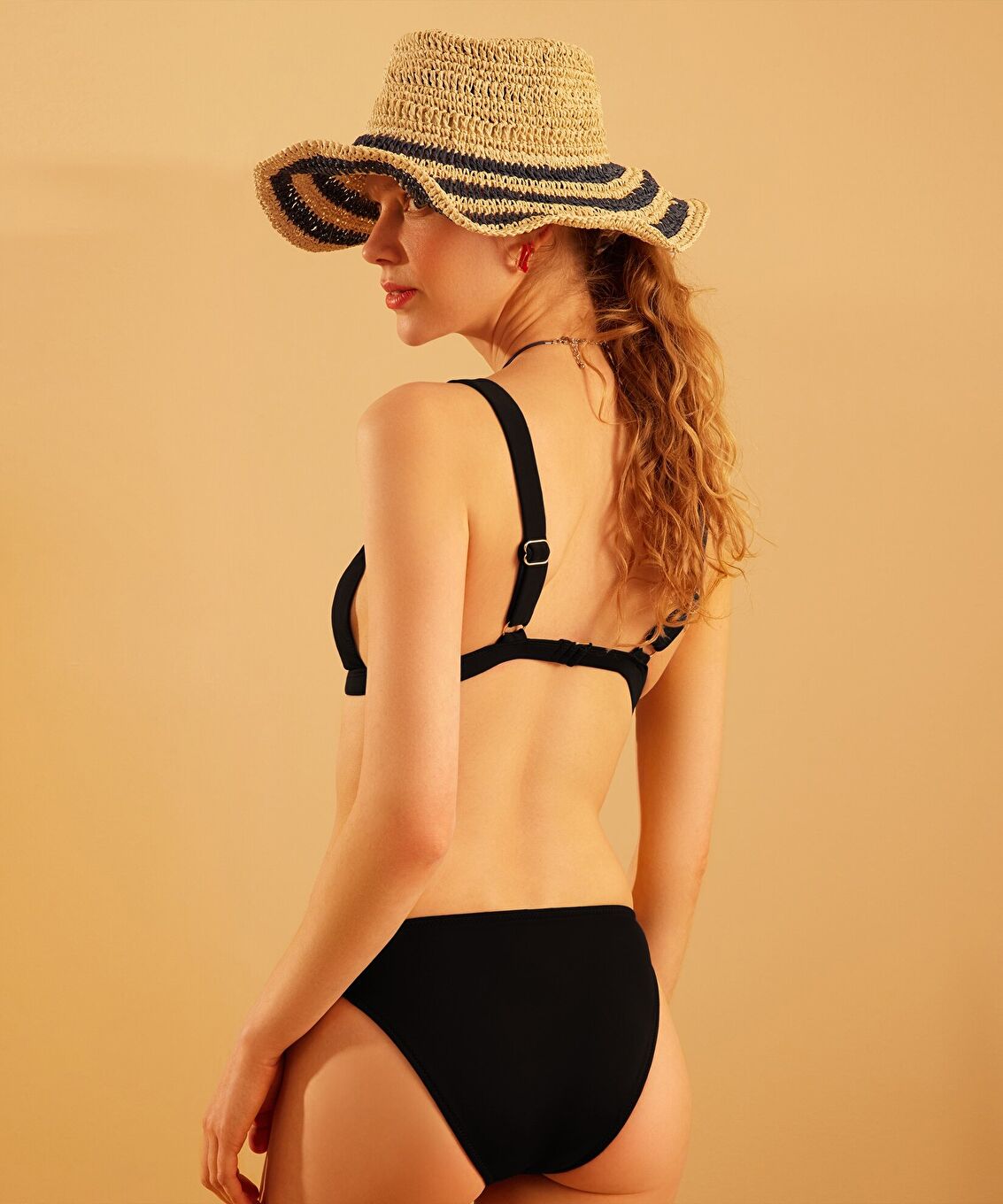 Üçgen Bikini Üstü