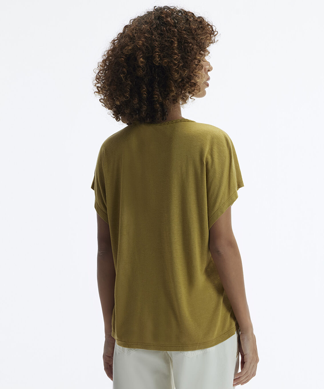 Yaka Detaylı Kısa Kollu T-Shirt