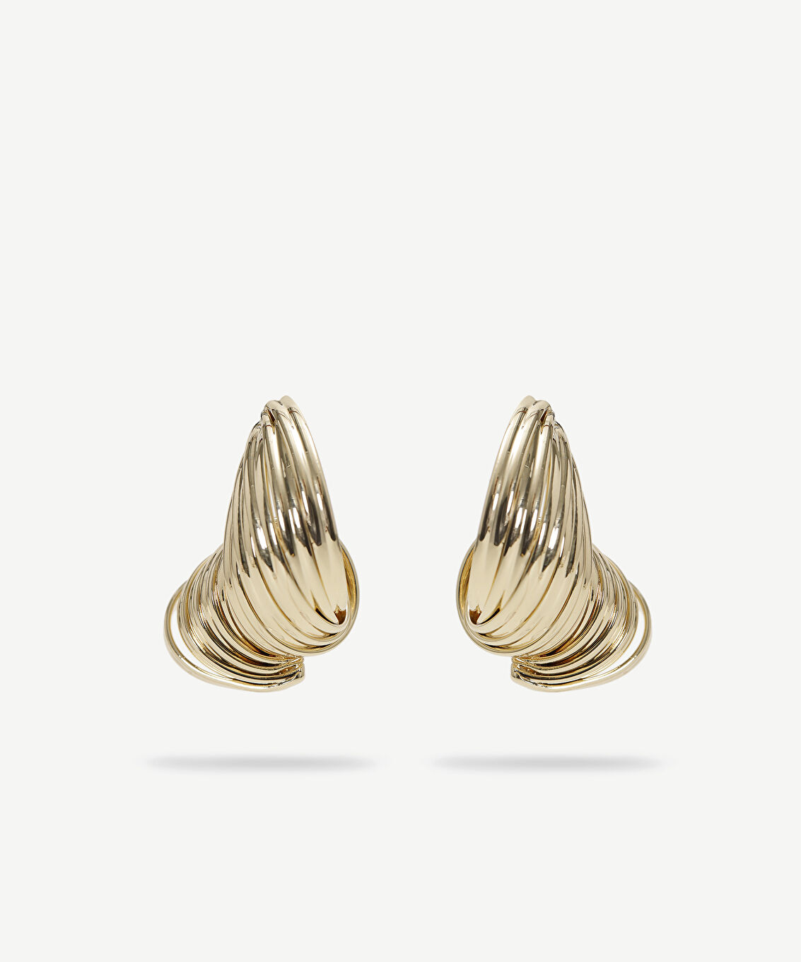 Burgu Detaylı Gold Küpe