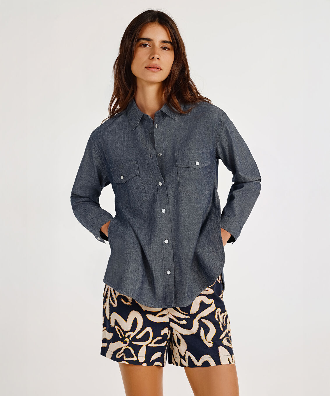 Yırtmaç Detaylı Uzun Kollu Denim Gömlek