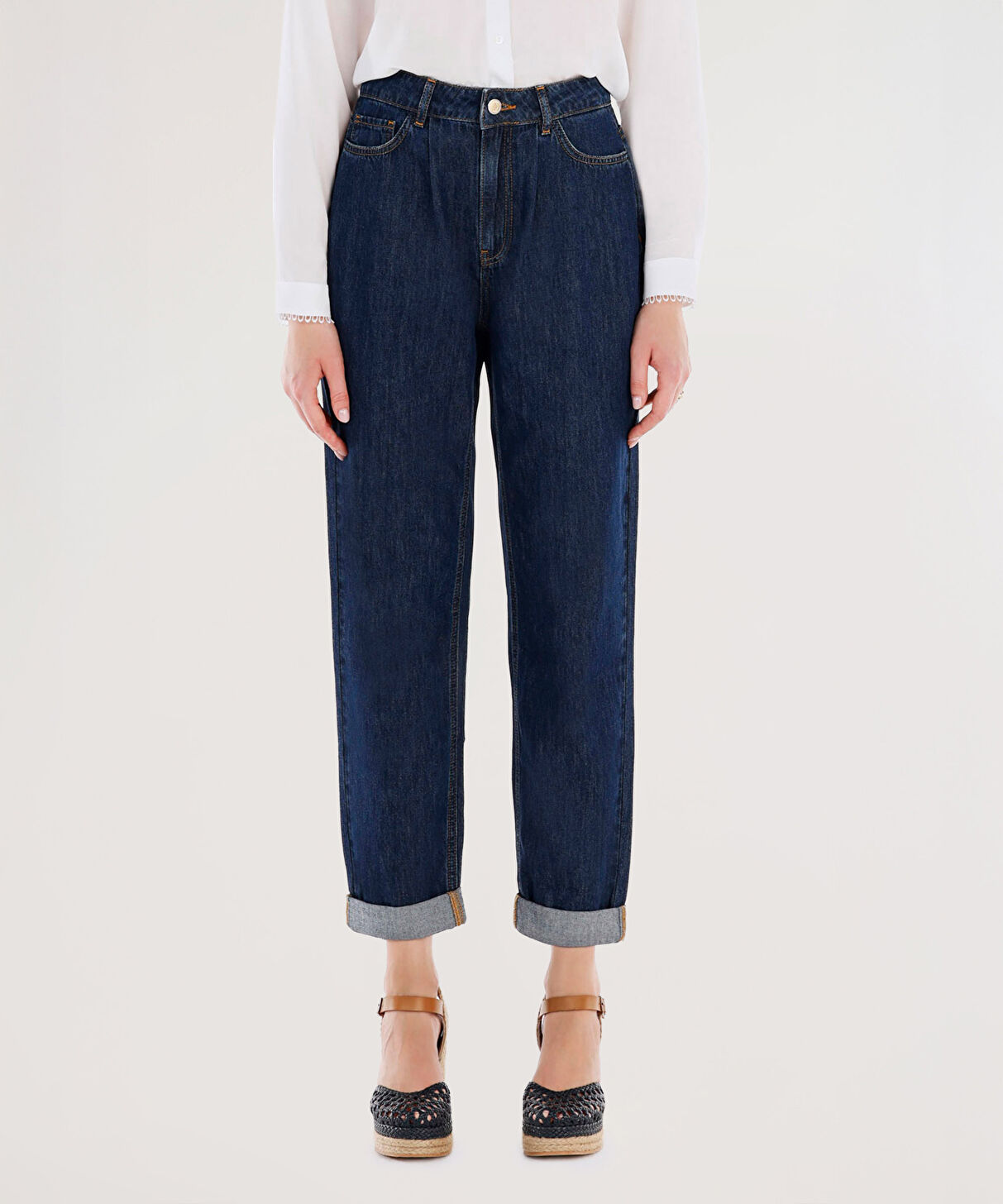 Yargıcı Mavi Nakış Detaylı Yüksek Bel Rahat Fit Denim Pantolon