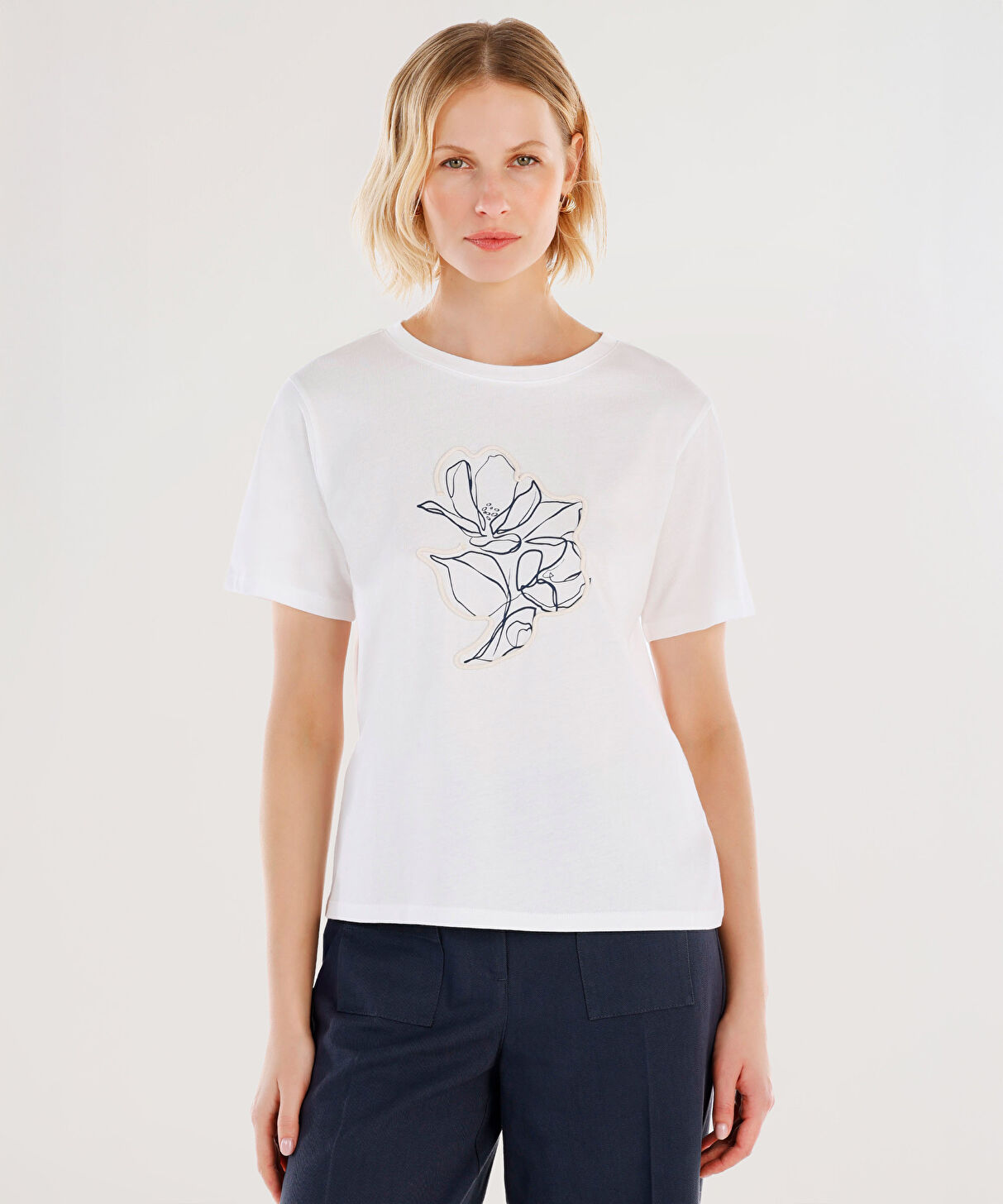 Yargıcı Beyaz Bisiklet Yaka Kısa Kollu T-shirt 25YKTS9021X002L