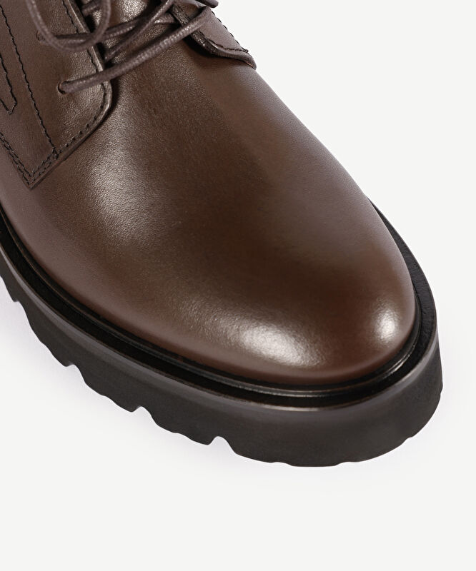 Bağ Detaylı Deri Çizme