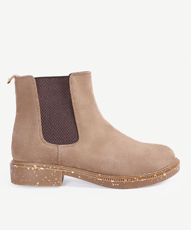 Geridönüşüm Tabanlı Lastikli Bot