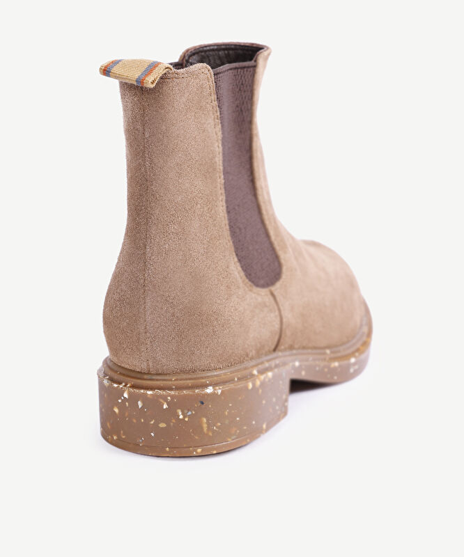 Geridönüşüm Tabanlı Lastikli Bot