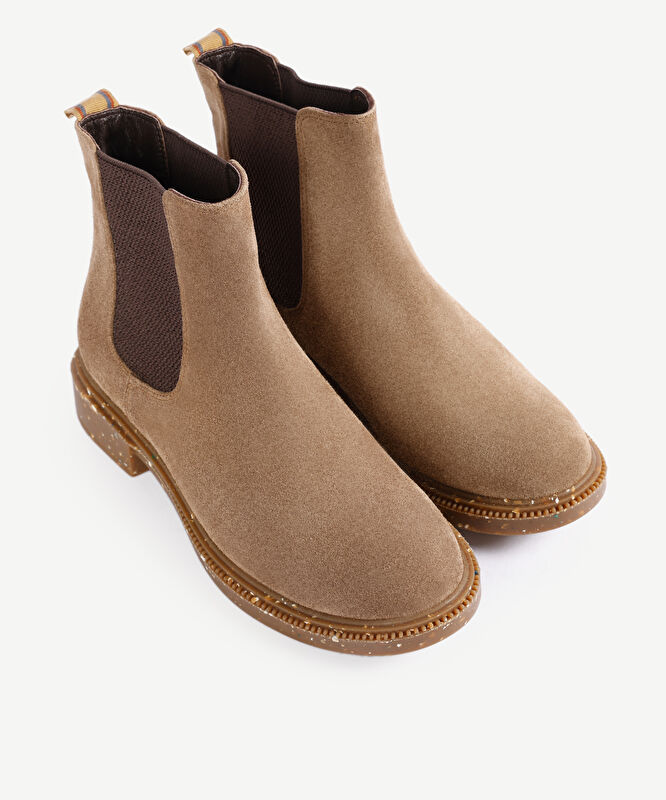 Geridönüşüm Tabanlı Lastikli Bot