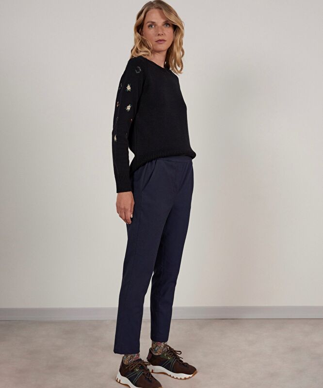 Nakış Detaylı Triko