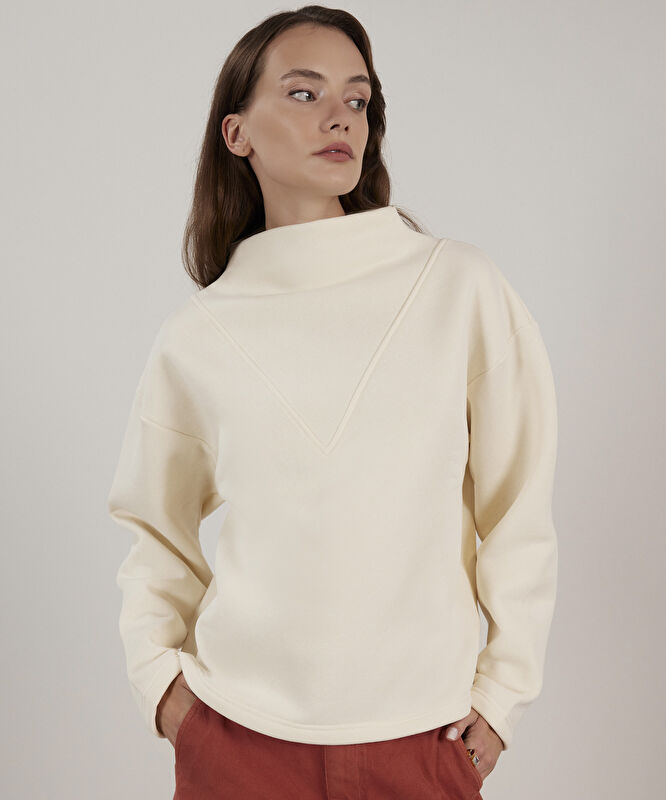 Yaka Detaylı Sweatshırt