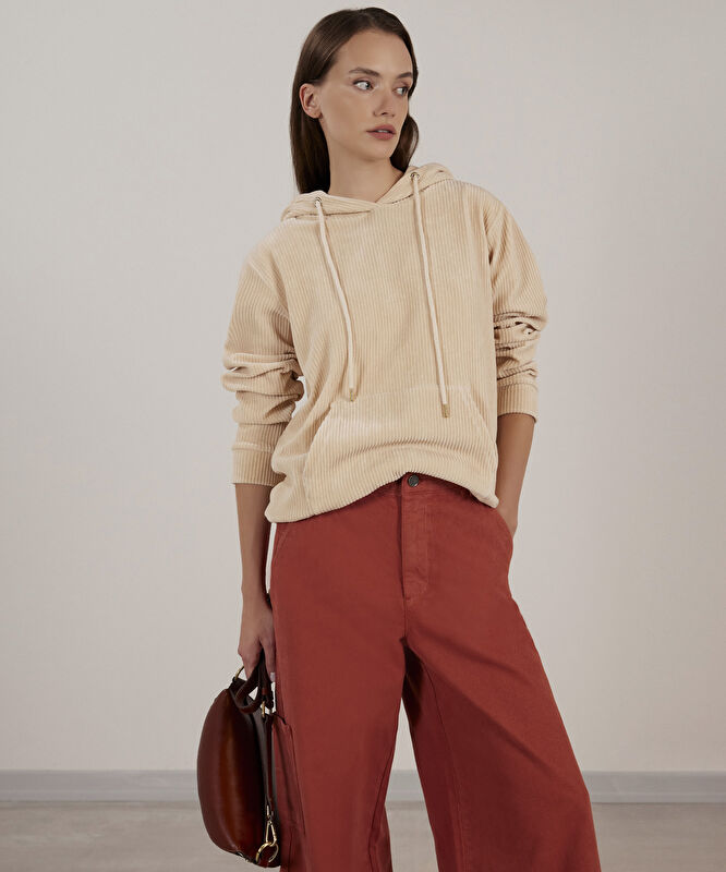 Ön Cep Detaylı Kapşonlu Sweatshırt