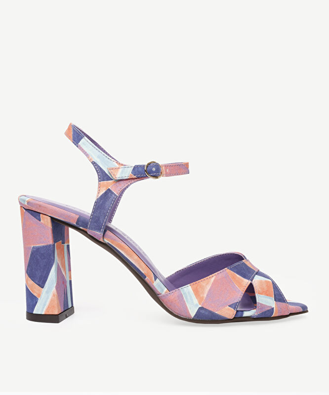 Geometrik Desenli Yumuşak Topuklu Ayakkabı