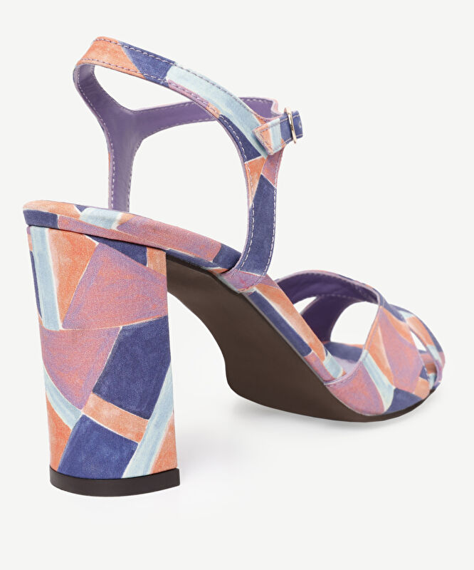 Geometrik Desenli Yumuşak Topuklu Ayakkabı