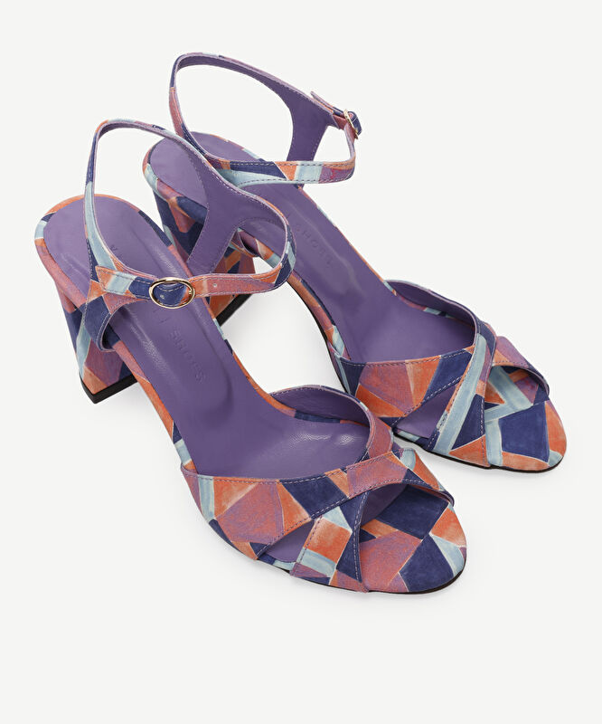 Geometrik Desenli Yumuşak Topuklu Ayakkabı