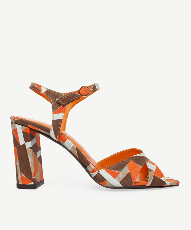 Geometrik Desenli Yumuşak Topuklu Ayakkabı