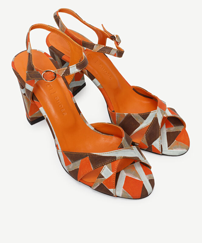 Geometrik Desenli Yumuşak Topuklu Ayakkabı