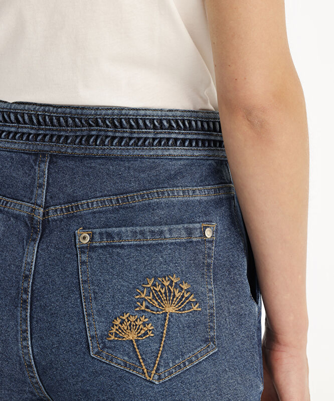 Nakış Detaylı Yüksek Bel Denim Pantolon