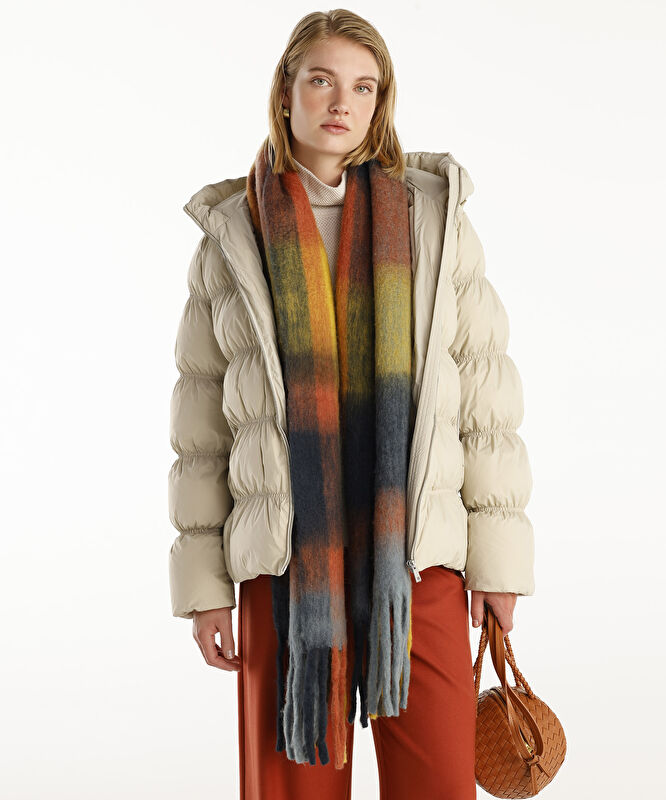 Çok Renkli Ve Yün İçerikli Şal