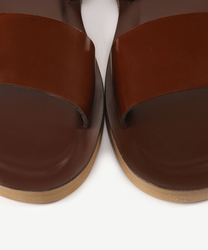 Tek Bantlı Deri Sandalet