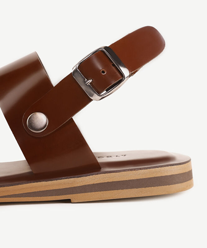 Tek Bantlı Deri Sandalet