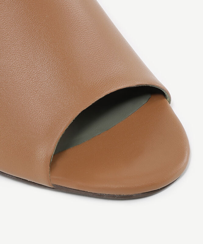 Yumuşak Deri Topuklu Terlik