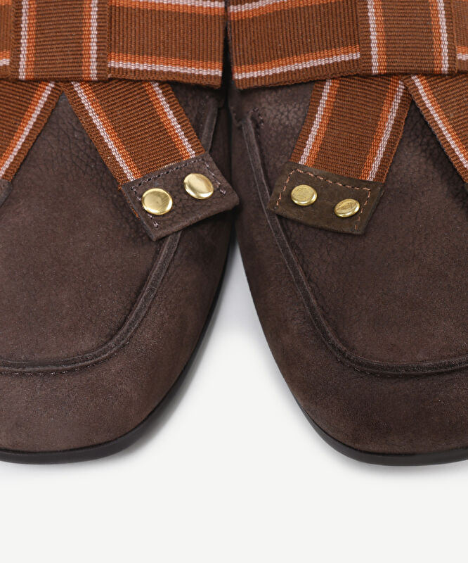 Fiyonk Detaylı Deri Makosen