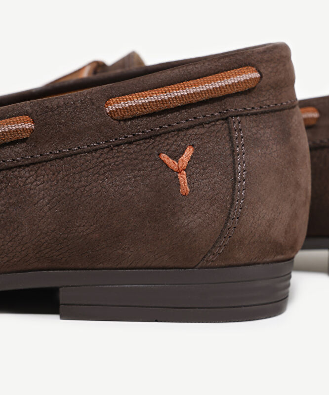 Fiyonk Detaylı Deri Makosen