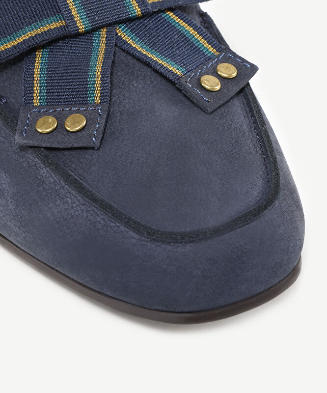 Fiyonk Detaylı Deri Makosen