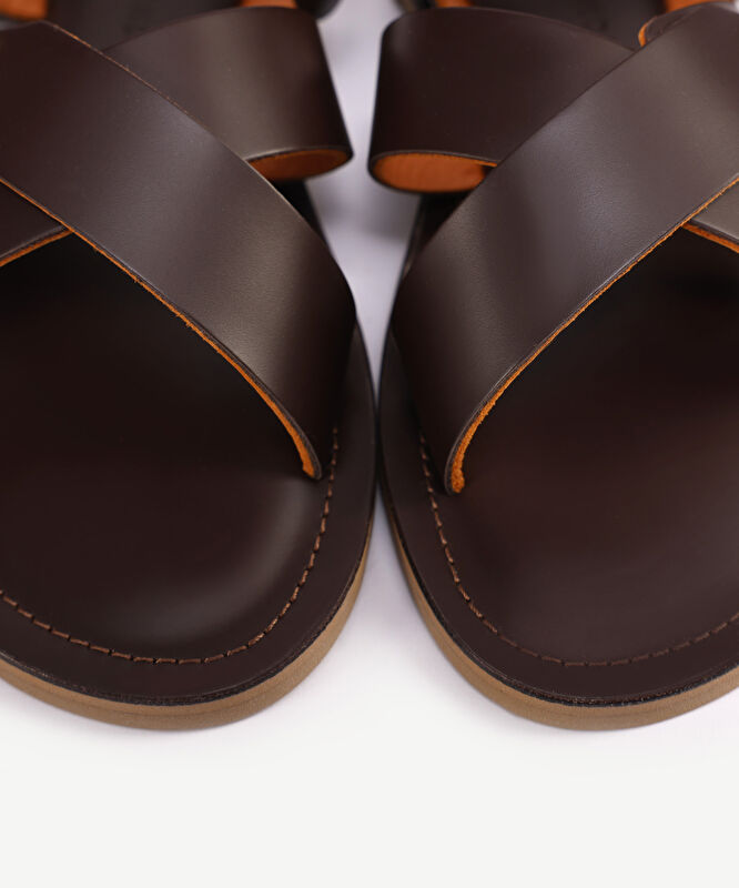 Arkadan Bağlı Deri Sandalet