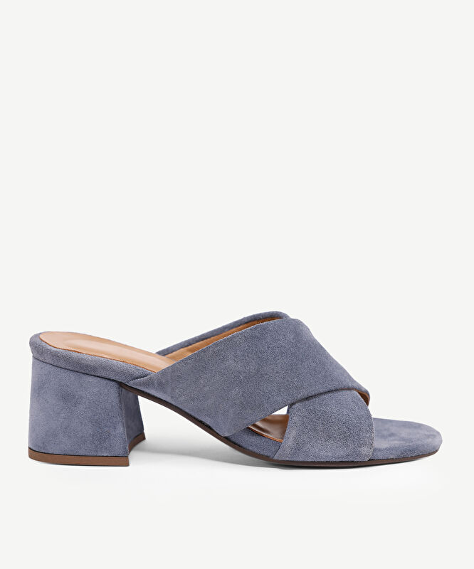 Yumuşak Tabanlı Çapraz Deri Topuklu Terlik