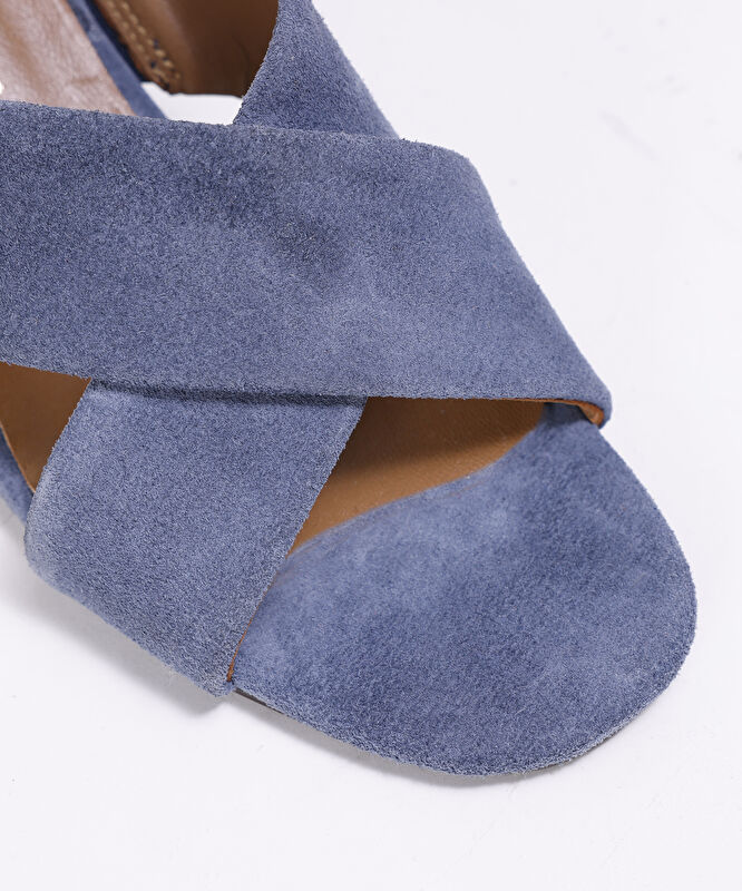 Yumuşak Tabanlı Çapraz Deri Topuklu Terlik