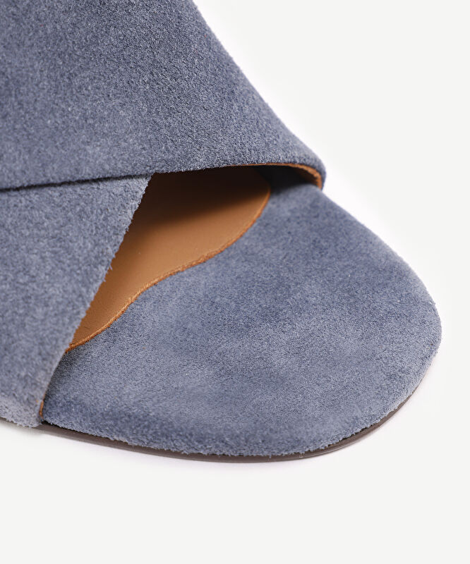 Yumuşak Tabanlı Çapraz Deri Topuklu Terlik