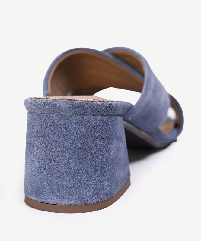 Yumuşak Tabanlı Çapraz Deri Topuklu Terlik