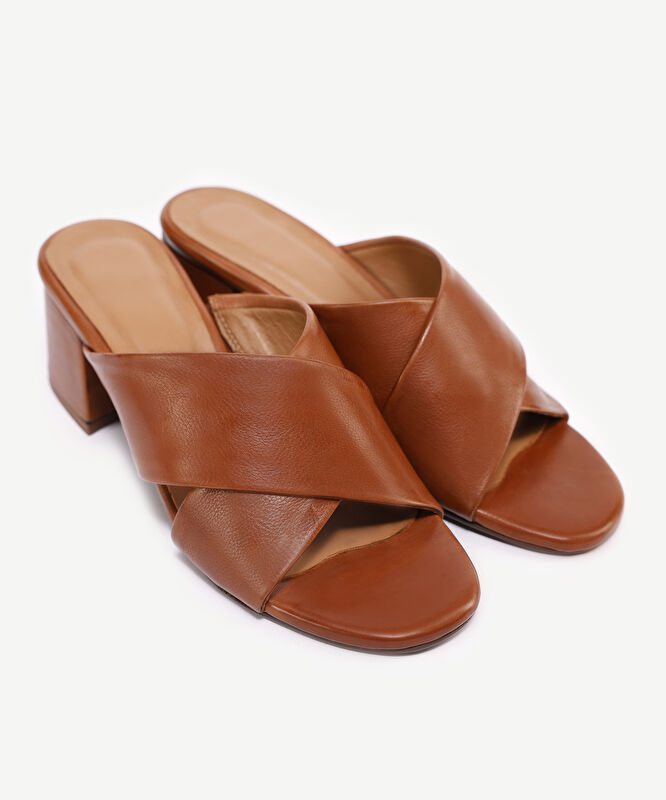 Yumuşak Tabanlı Çapraz Deri Topuklu Terlik