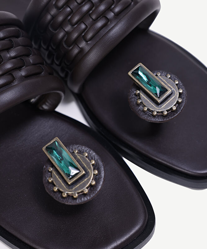 Etnik Tokalı Deri Terlik