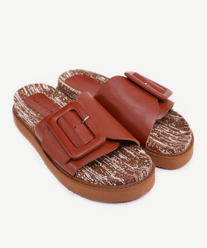 Deri Toka Detaylı Kumaş Terlik