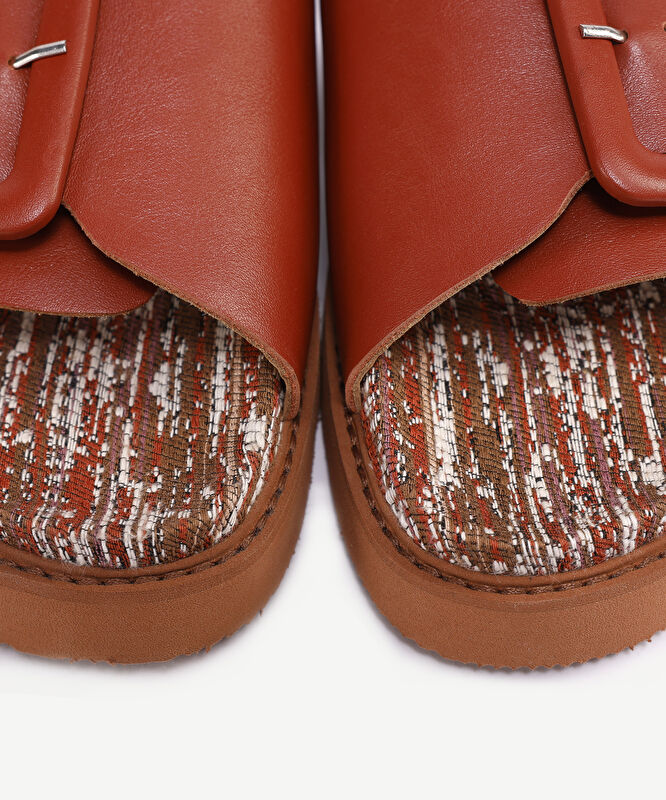 Deri Toka Detaylı Kumaş Terlik