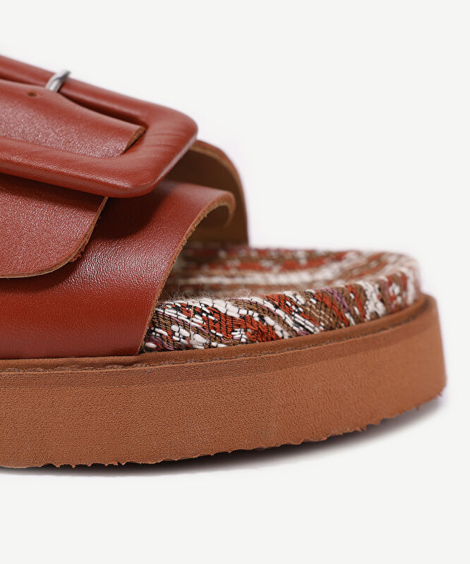 Deri Toka Detaylı Kumaş Terlik