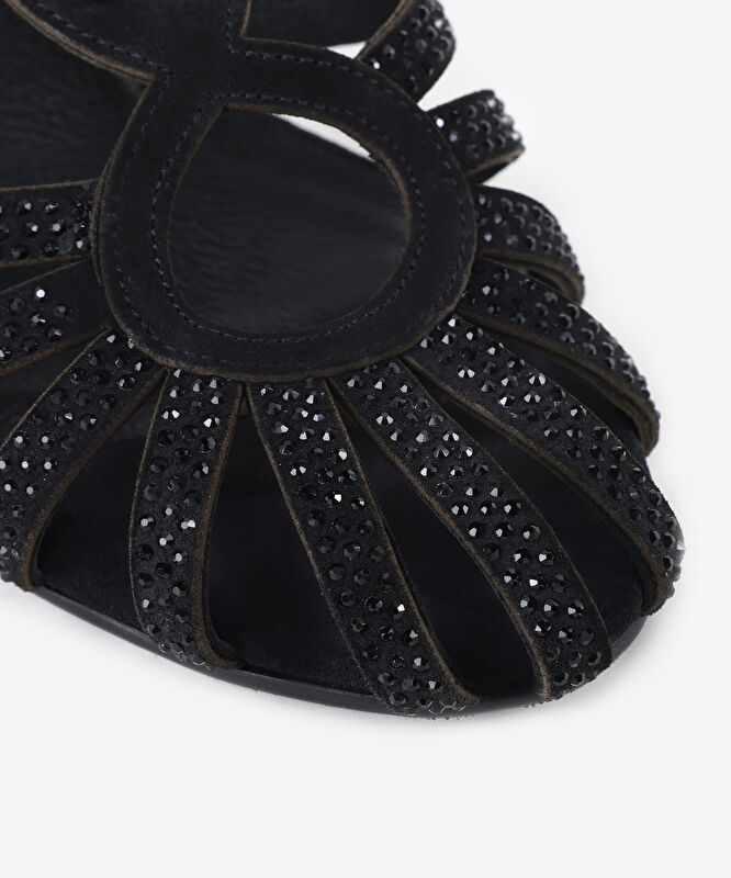 Aksesuar Detaylı Deri Topuklu Ayakkabı