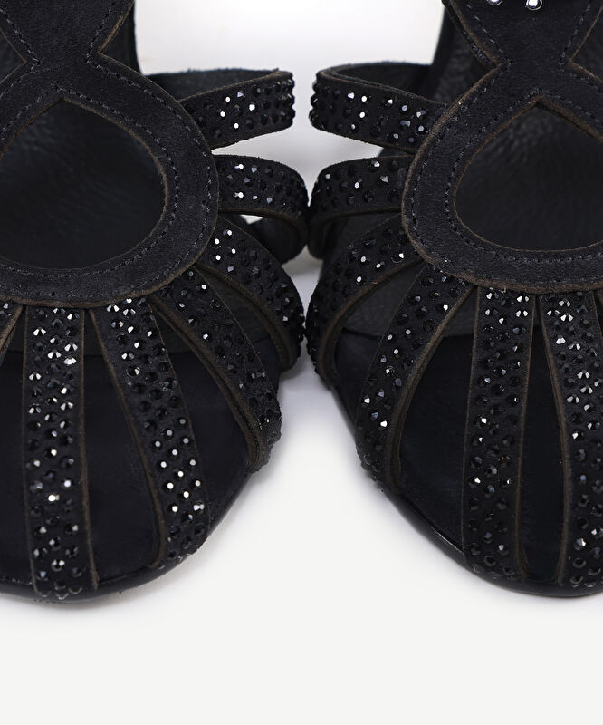 Aksesuar Detaylı Deri Topuklu Ayakkabı