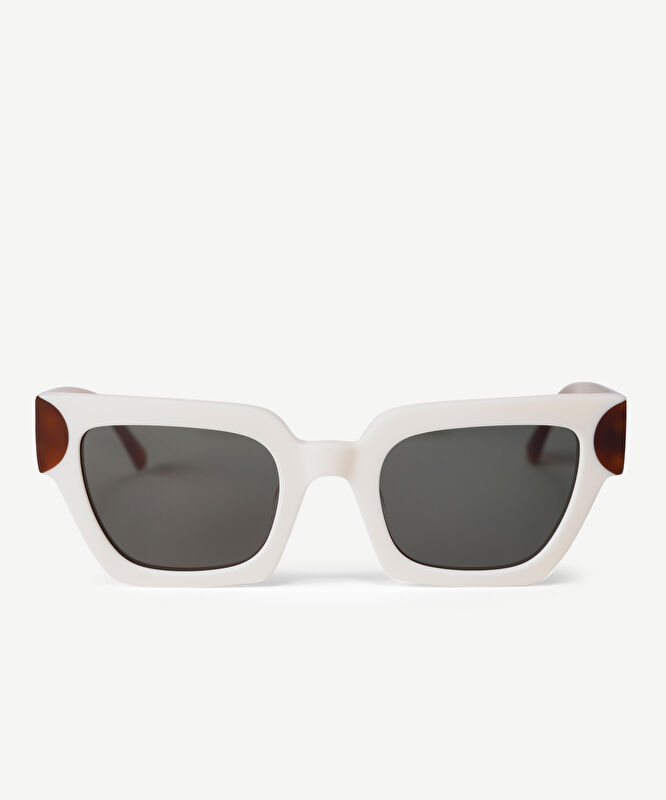 BEYAZ GÜNEŞ GÖZLÜĞÜ