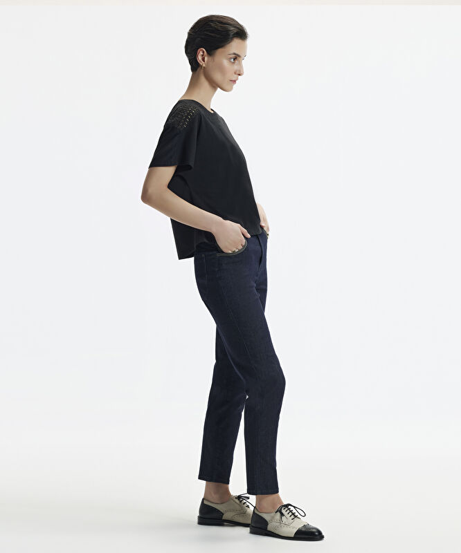 Brode Detaylı Kısa Kollu T-Shirt