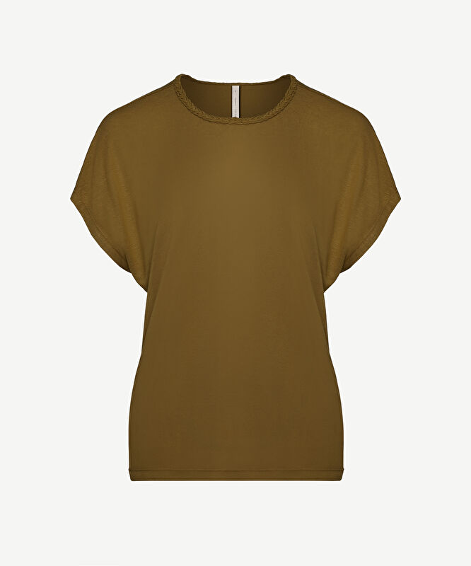 Yaka Detaylı Kısa Kollu T-Shirt