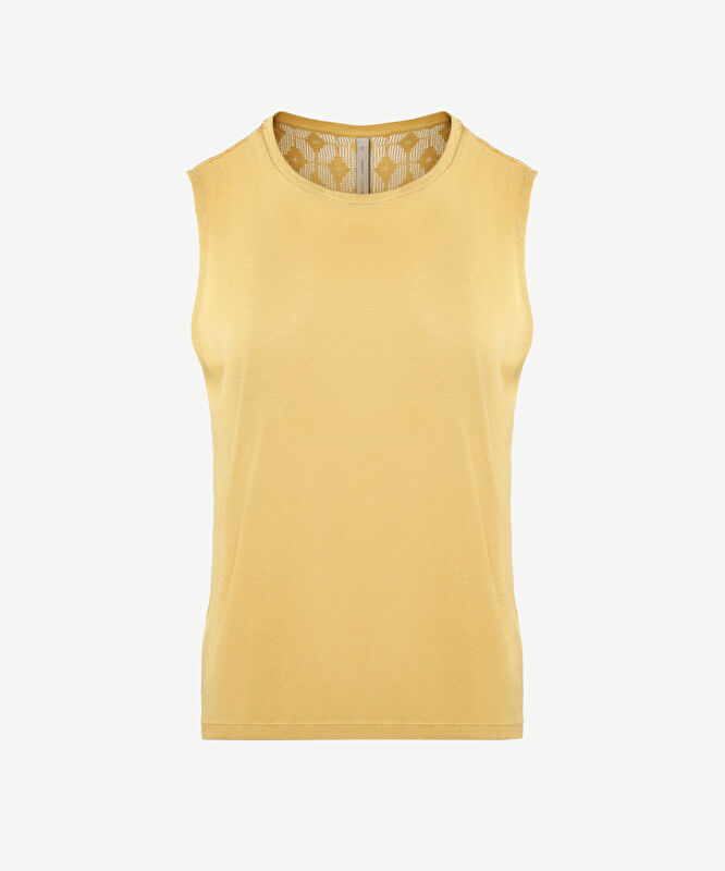Kolsuz Sırt Detaylı T-Shirt