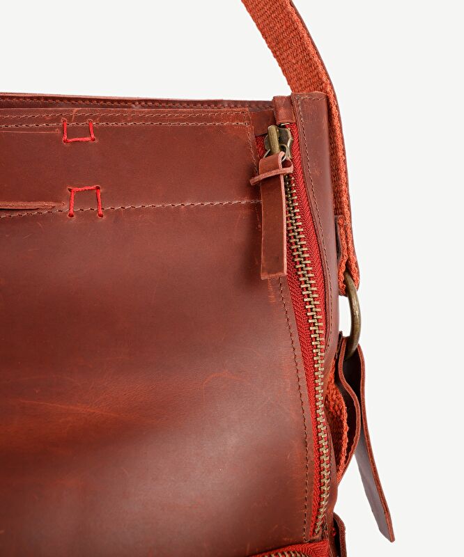 Katlamalı Deri Omuz Çantası