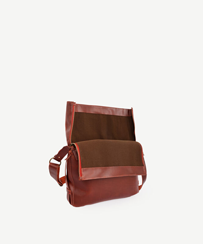 Katlamalı Deri Omuz Çantası