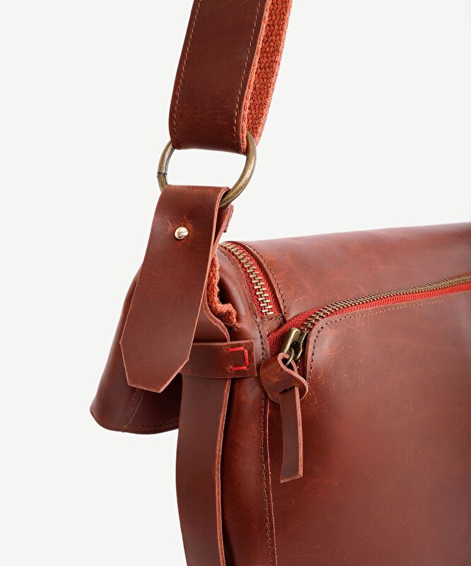 Katlamalı Deri Omuz Çantası