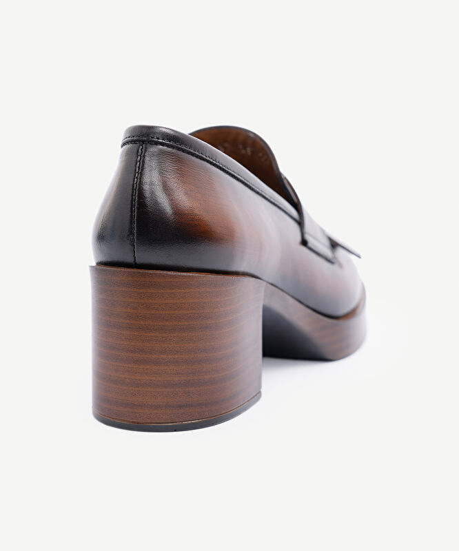 Püskül Detaylı Topuklu Deri Loafer