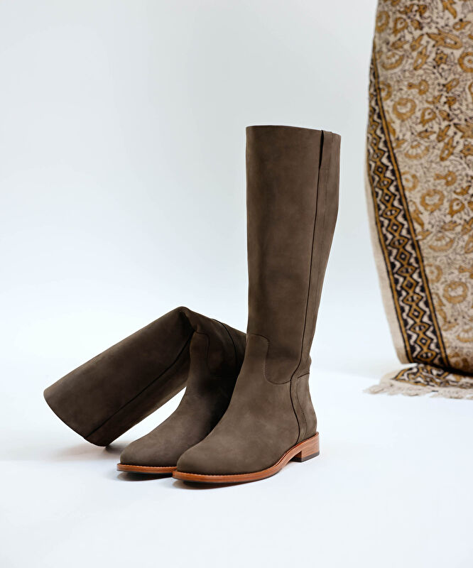 Lastikli Deri Çizme