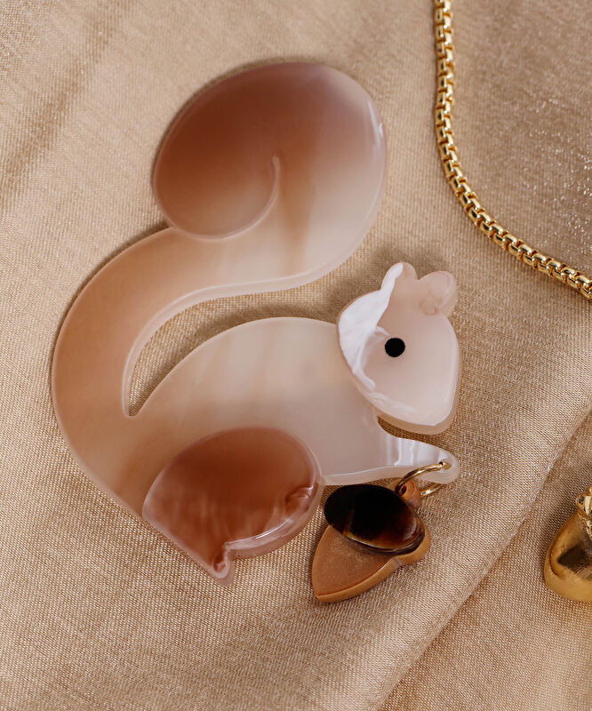 Sincap Figürlü Broş