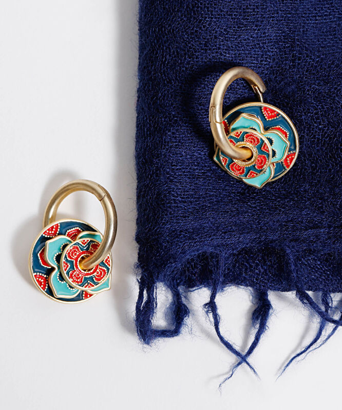 Charm Detaylı Küpe